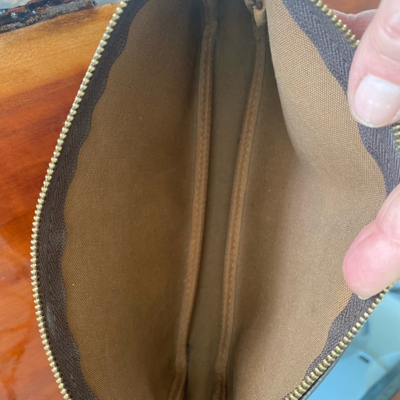 Authentic Louis Vuitton Monogram Pochette - Picture 9 of 9